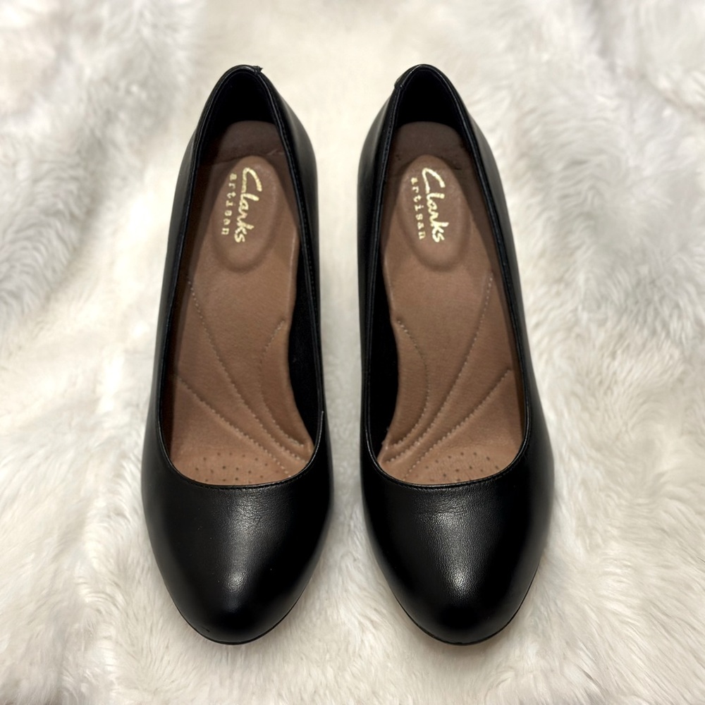 Clarks Artisan leather pumps size 6.5W